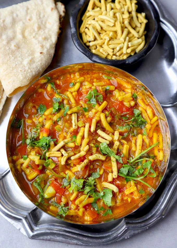 Sev Tameta Sabzi with Four Roti