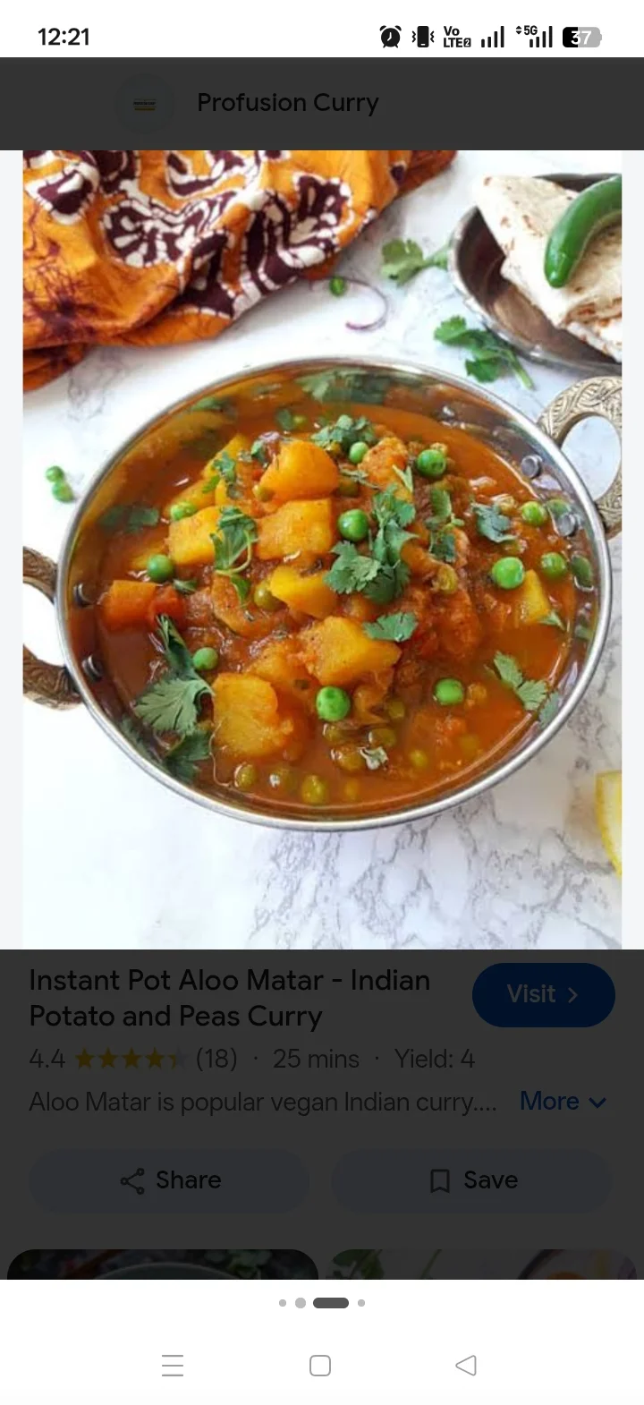 aaloo Mater gravy