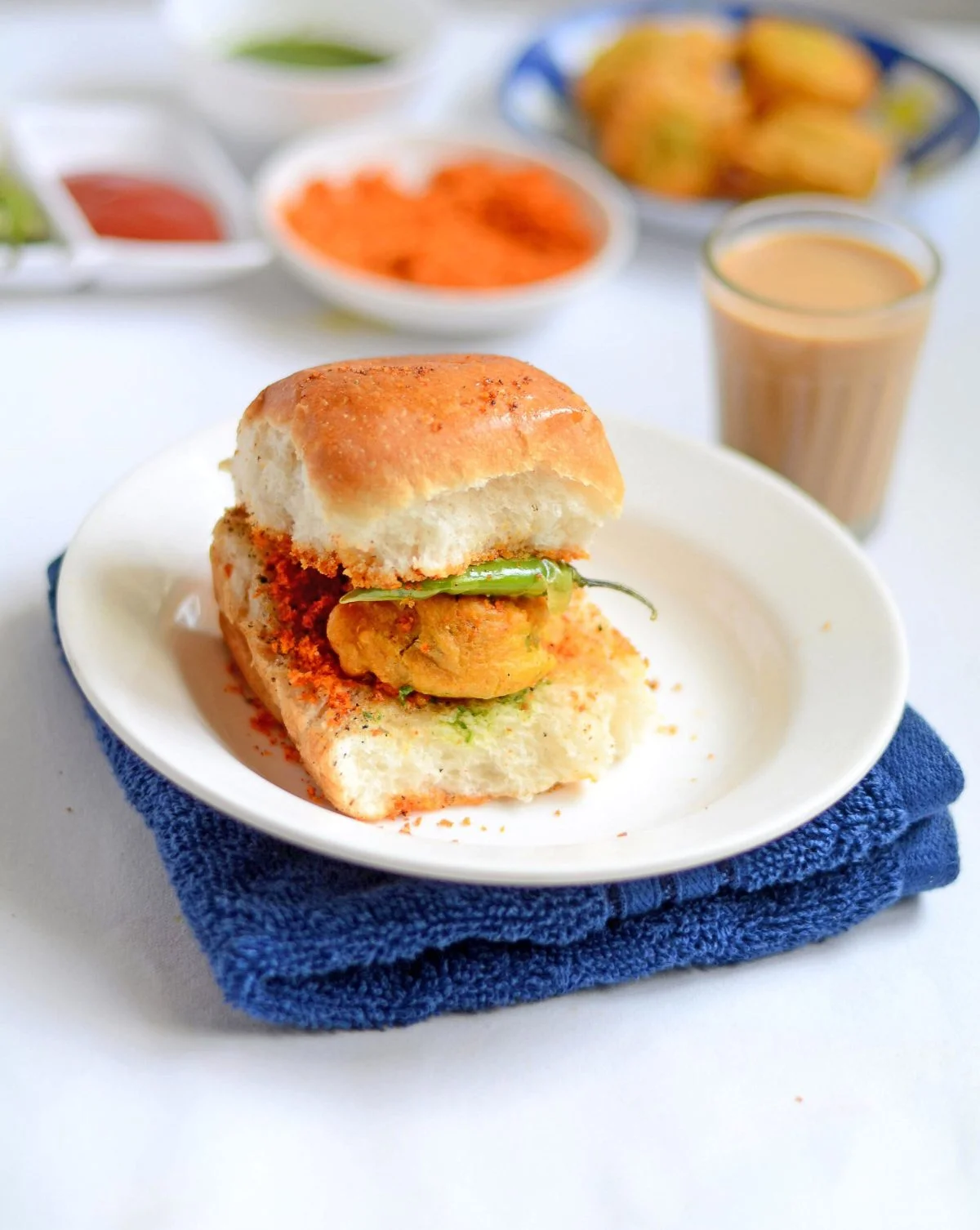 chaha vada pav