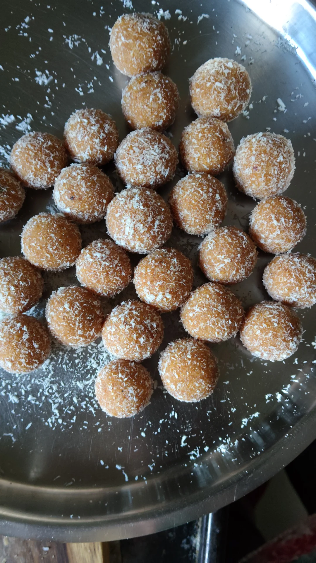 Khobra Laddu