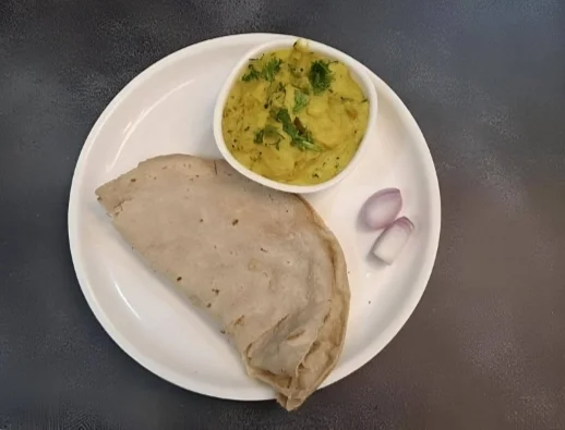 Pithal with Bhakari